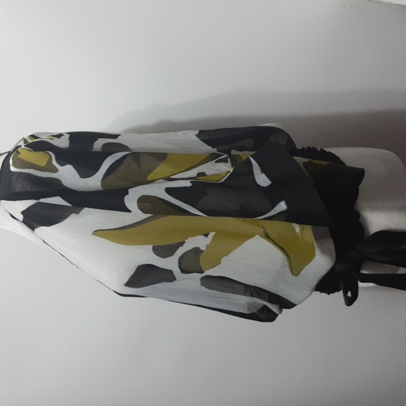 Frank Lyman Splash of Color Semi Sheer Smocked Waist Top/ Blouse - Picture 6 of 10